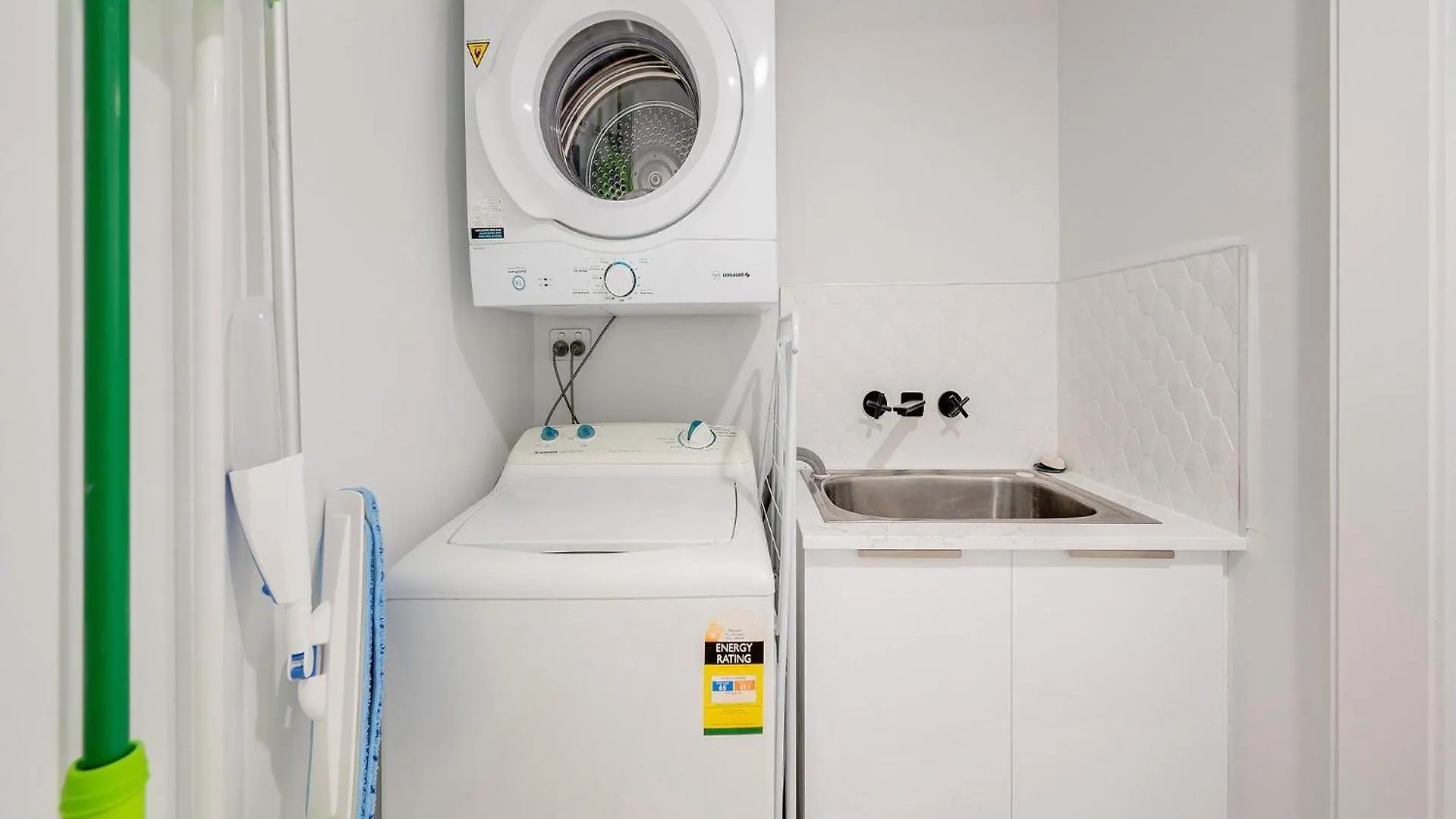 Grand Pacific Unit 104 Apartment Caloundra 0*,